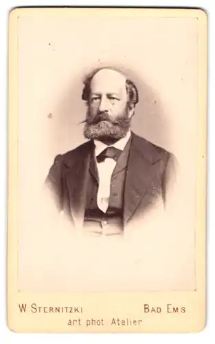 Fotografie W. Sternitzki, Bad Ems, Portrait Oskar von Witzleben im Anzug, Major und Rittergutsbesitzer, 1871