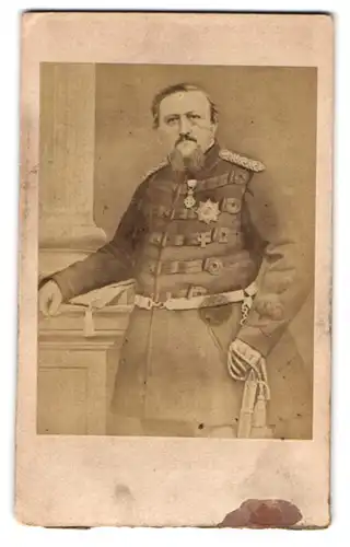 Fotografie unbekannter Fotograf und Ort, Portrait König Frederik VII. von Dänemark in Uniform mit Orden