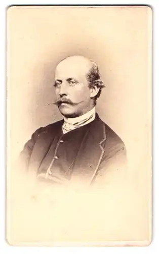 Fotografie F. Grainer, Reichenhall, Portrait Otto Freiherr von Boeselager mit Zwirbelbart, 1872