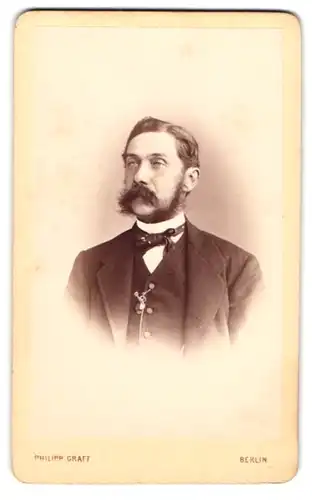 Fotografie Philipp Graff, Berlin, Portrait Graf zu Solm im Anzug mit Franz Jospeg Bart, 1872