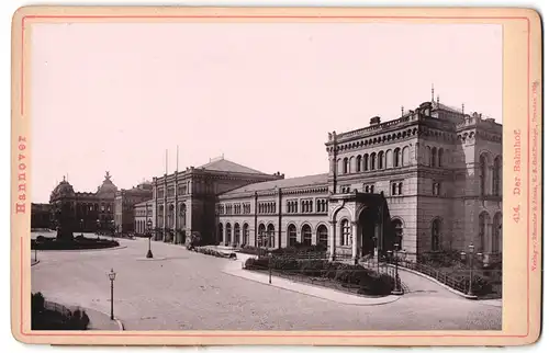 Fotografie Römmler & Jonas, Dresden, Ansicht Hannover, Vorplatz mit Blick auf den Bahnhof