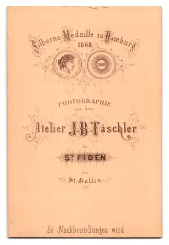 Fotografie J. B. Täschler, St. Fiden, junge Frau im Kleid mit Brosche und Ohrringen