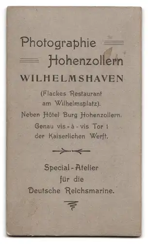 Fotografie Hohenzollern, Wilhelmshaven, junger Matrose i n Uniform mit Mützenband Matrosen Division II.