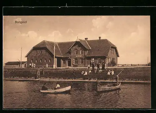 AK Bongsiel, Bahnhof am Ufer mit Booten