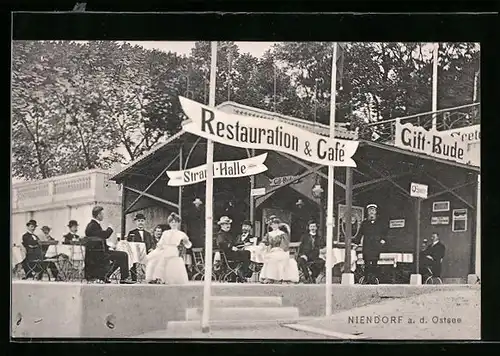 AK Niendorf /Ostsee, Gasthaus und Cafe Strand-Halle mit Gästen