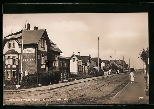 AK Wenningstedt a. Sylt, Hotel Villa Arethusa, Partie der Dorfstrasse