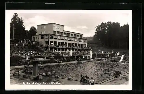 AK Ziegenhals, Waldbad mit Badegästen