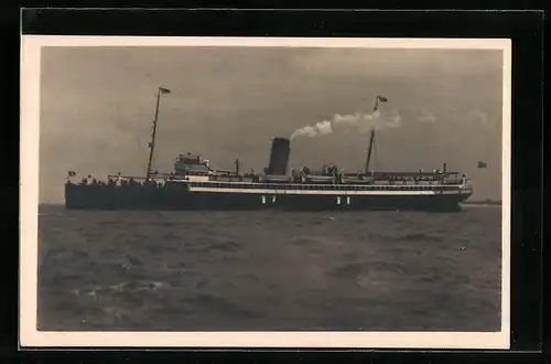 AK Passagierschiff Kaiser der H.-A.-Linie auf hoher See