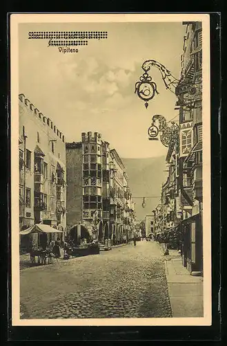 AK Sterzing, Strassenpartie mit Gasthaus und Brunnen