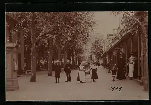 Foto-AK Bad Eilsen, An den Kolonnaden mit Zigarrengeschäft 1909