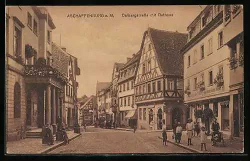 AK Aschaffenburg a. M., Dalbergstrasse mit Rathaus