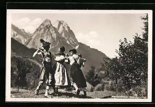 AK Menschen in Tracht tanzen den Werdenfelser Schuhplattler