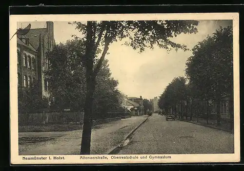 AK Neumünster i.H., Altonaerstrasse mit Oberrealschule und Gymnasium