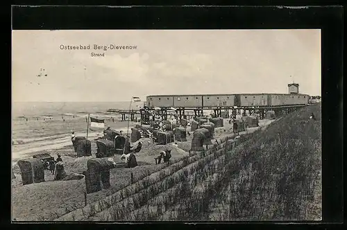AK Berg-Dievenow, Strand mit Strandkörben