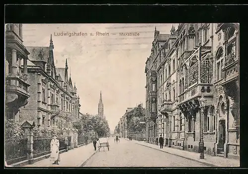 AK Ludwigshafen a. Rhein, Maxstrasse mit Kirche