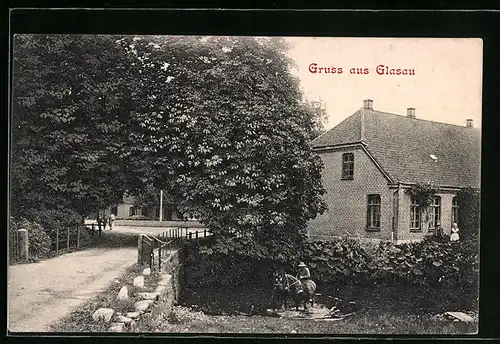 AK Glasau, Ortspartie mit Brücke