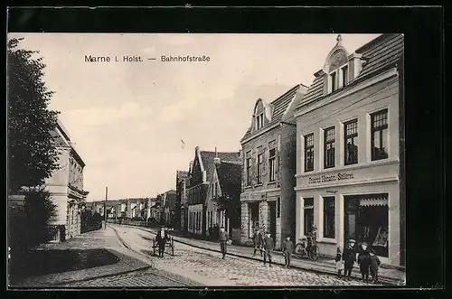 AK Marne i. H., Passanten in der Bahnhofstrasse