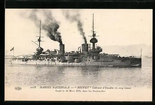 AK Französisches Schlachtschiff Bouvet gibt Volldampf