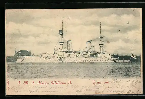 AK Kriegsschiff SMS Kaiser Wilhelm II. im Kieler Hafen ankernd