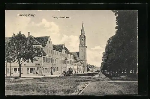 AK Ludwigsburg, Stuttgarterstrasse mit Kirche