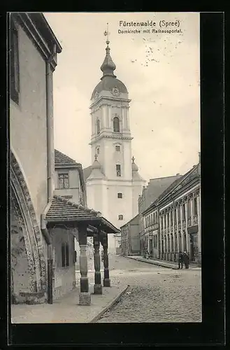 AK Fürstenwalde /Spree, Domkirche mit Rathausportal