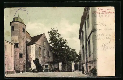 AK Klein-Machnow, Fuhrwerk in einem Hof mit Turm