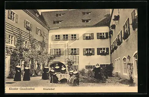 AK Ingolstadt, Gnadenthal, Höhere Mädchenschule des Klosters, Nonnen im Klosterhof