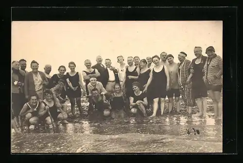 AK Menschen in Bademode am Strand