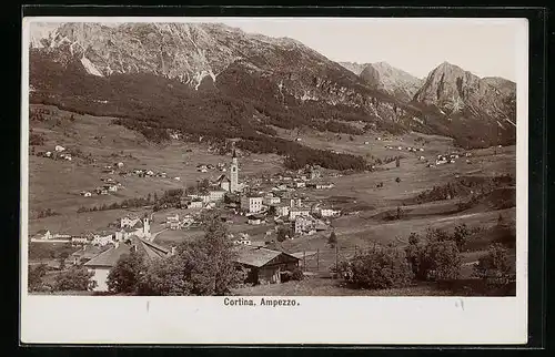 Foto-AK Fritz Gratl: Cortina, Ortsansicht mit Bergpanorama