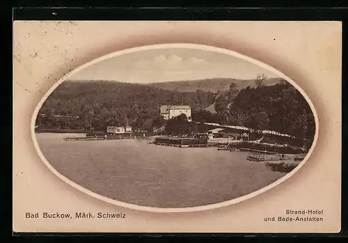 AK Bad Buckow /Märk. Schweiz, Blick übers Wasser auf das Strand-Hotel und die Bade-Anstalten