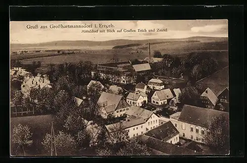 AK Grosshartmannsdorf i. Erzgeb., Mitteldorf mit Blick auf Grossen Teich und Zeutel