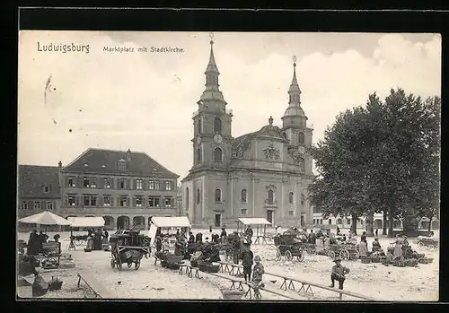 AK Ludwigsburg, Marktplatz mit Stadtkirche