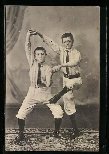 AK Akrobatenbrüder in Positur