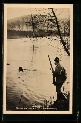 AK Jäger auf Enten-Jagd mit apportierendem Hund