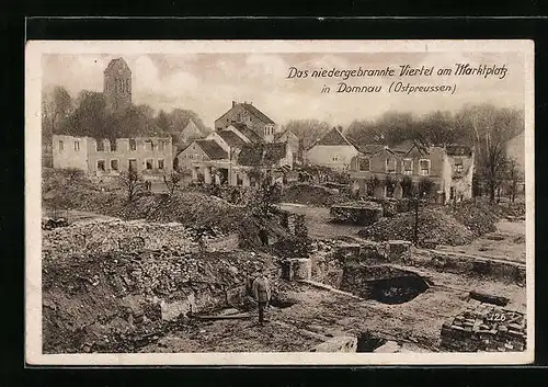 AK Domnau, Niedergebranntes Viertel am Marktplatz, mit Soldat