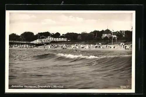 AK Neuhäuser /Ostsee, Strandhalle und Warmbad vom Meer gesehen