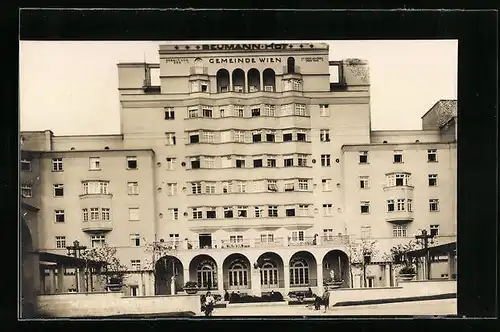 Foto-AK Wien, Hotel Reumann-Hof in der Frontalansicht