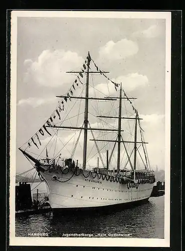 AK Hamburg, Als Jugendherberge umgebautes Segelschiff Hein Godenwind in Flaggengala