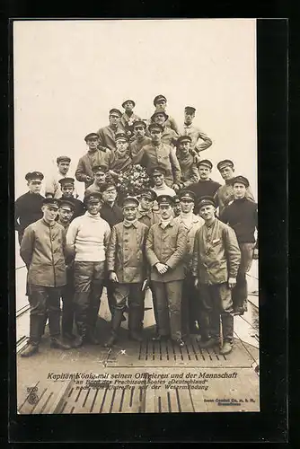 AK Gruppenaufnahme der Mannschaft des U-Bootes Deutschland unter Kapitän König
