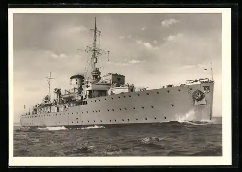 AK Schnellbootbegleitschiff Tsingtau der Kriegsmarine auf hoher See