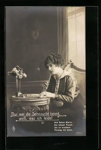 Foto-AK Junge Frau denkt an ihren Liebsten im Felde