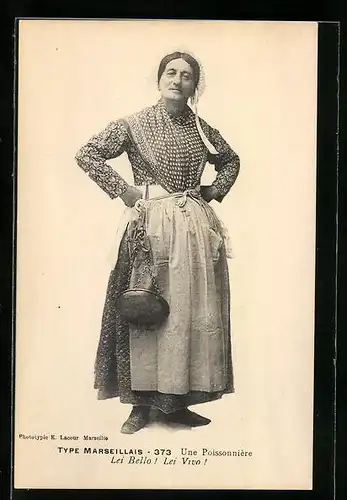 AK Marseille, Frau mit Waage und Schürze