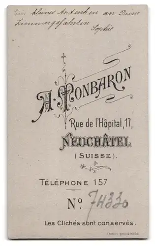 Fotografie A. Monbaron, Neuchatel, Rue de l`Hopotal 17, Freundliche junge Dame mit Medaillon