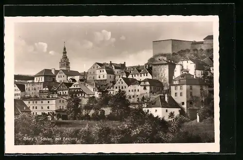 AK Glatz i. Schles., Blick auf den Ort mit Festung