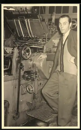 Fotografie Druckerei, Maschinenführer in einer Druckerei