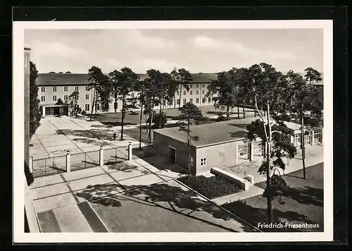 AK Berlin-Charlottenburg, Reichsakademie für Leibesübungen Friedrich-Friesenhaus, Hofansicht