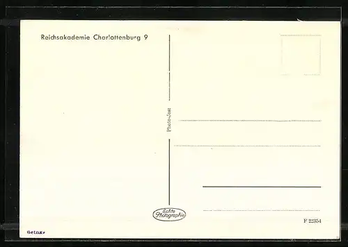 AK Berlin-Charlottenburg, Reichsakademie für Leibesübungen Friedrich-Friesenhaus, Hofansicht