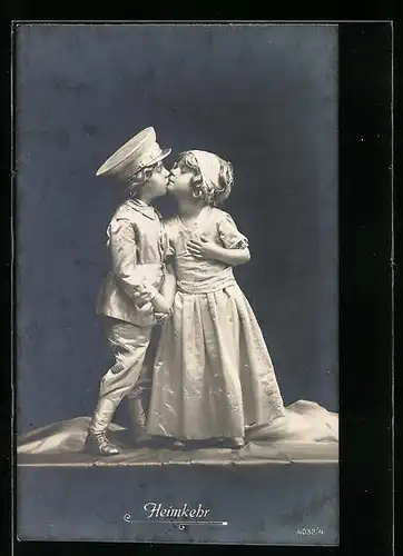 AK Heimkehr, Kinder posieren als Bronze