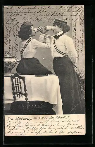 AK Neu-Heidleberg, Ein Schmollis, Brüderschaftstrunk zweier Studentinnen