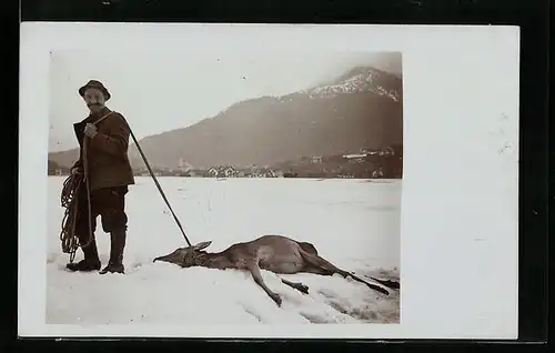 Foto-AK Jäger mit erlegtem Wild im Schnee